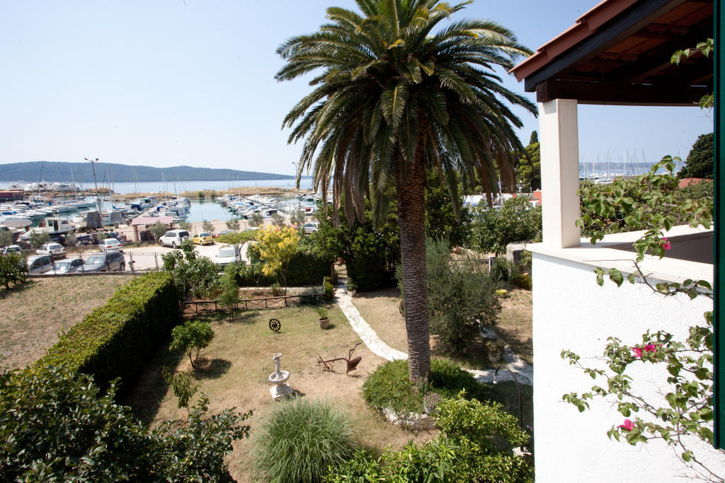 Yacht Beach Apartments Kaštela Kültér fotó